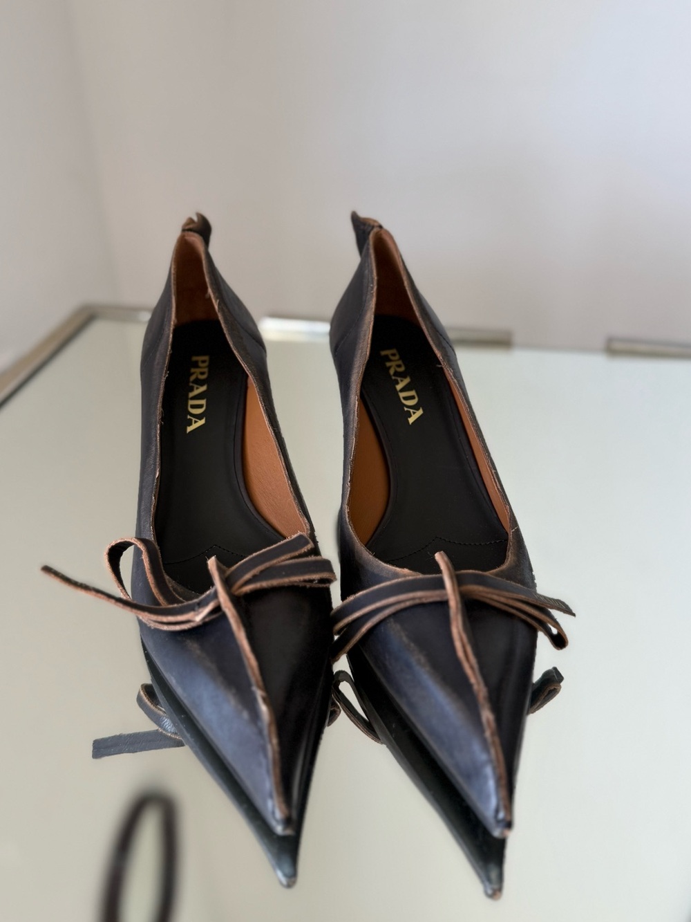 Prada FROM THE RUNWAY Antiqued leather pumps $1,590 38.5 - Picture 10 of 14